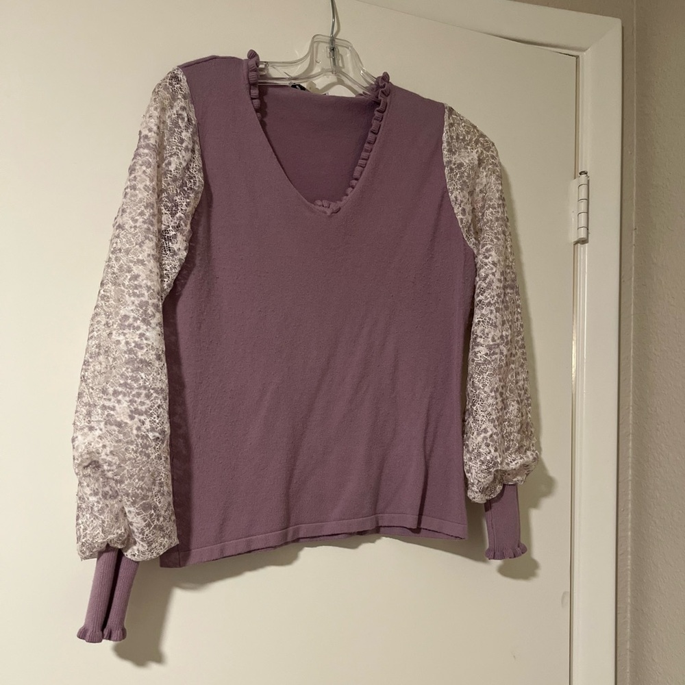 Siani beautiful top. Nice details. S.